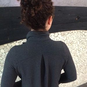 Lululemon coast wrap